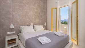 1 habitación, tabla de planchar con plancha y cuna de viaje 