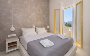 1 bedroom, iron/ironing board, travel cot, free WiFi
