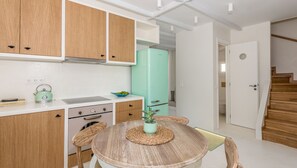 ثلاجة، فرن، موقد طهي مسطح، غسالة أطباق