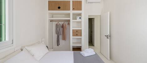 1 slaapkamer, een strijkplank/strijkijzer, reisbedje, gratis wifi