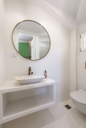 تجهيزات دش، مجففات شعر، مناشف