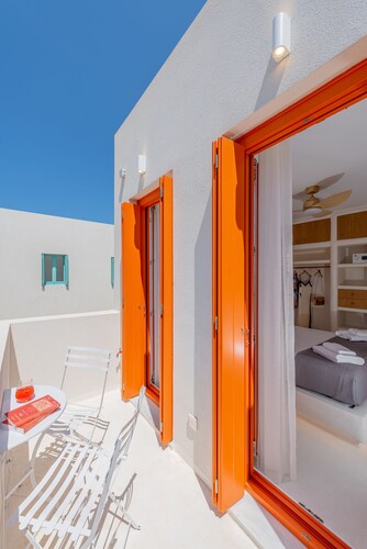 KLIMA BAY Beachfront Boutique Houses (Orange)