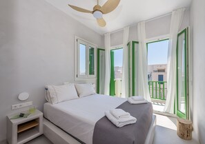 2 slaapkamers, een strijkplank/strijkijzer, reisbedje, gratis wifi