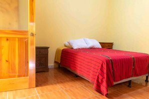 3 bedrooms, iron/ironing board, WiFi, bed sheets - Spacious and cozy Apartment for up to 7 guest (Panajachel)