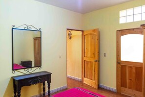 3 bedrooms, iron/ironing board, WiFi, bed sheets - Spacious and cozy Apartment for up to 7 guest (Panajachel)