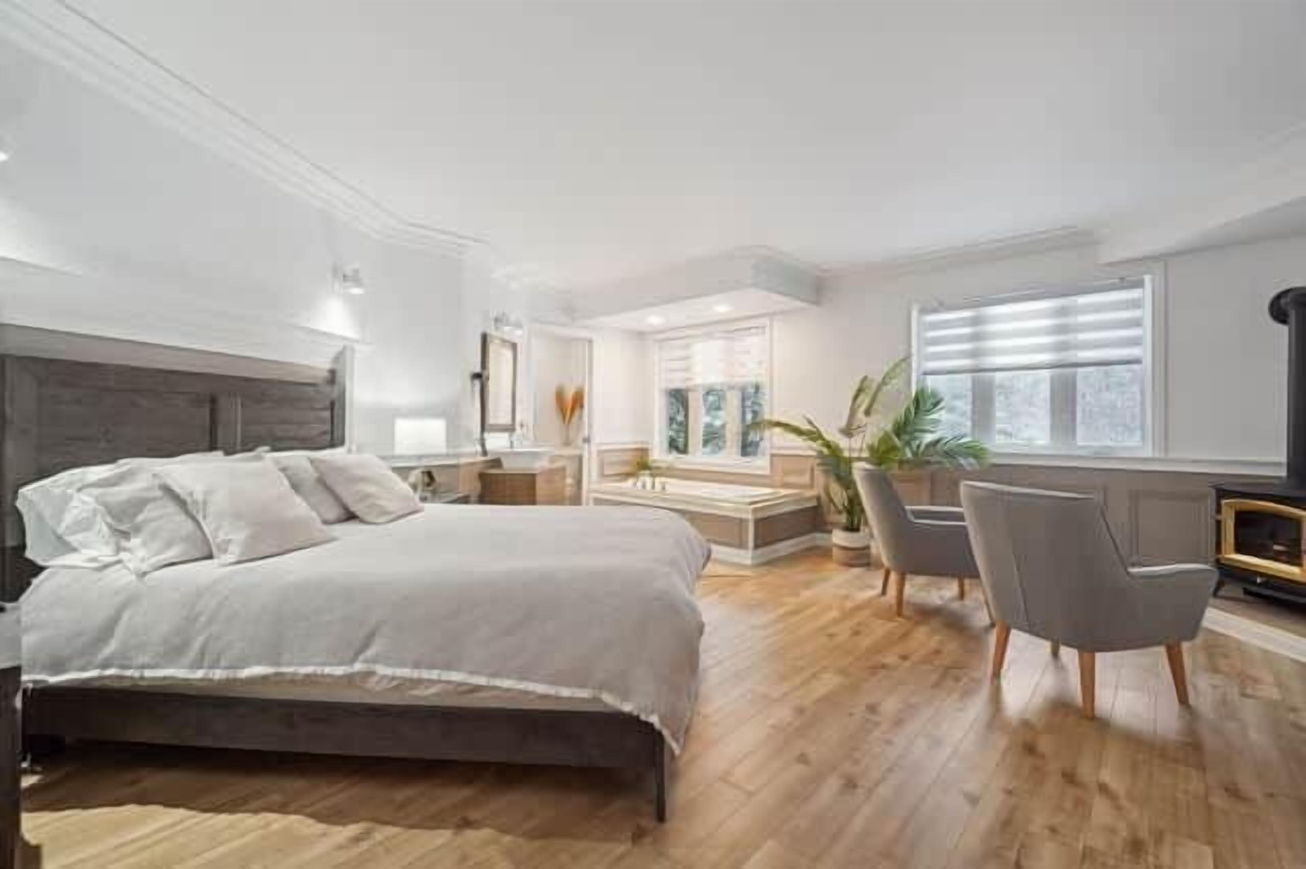 5 bedrooms, iron/ironing board, WiFi, bed sheets