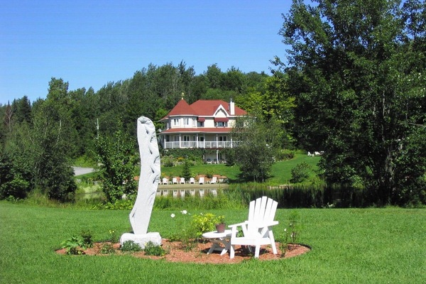 Vue extérieur lac et chalet