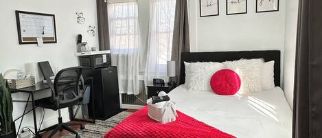 1 bedroom, in-room safe, desk, iron/ironing board