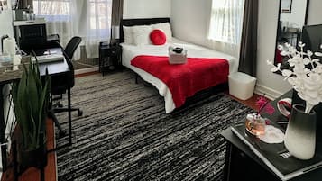 1 bedroom, in-room safe, desk, iron/ironing board
