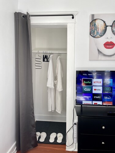 💎 Chic Private Room 🛜 Fast Wi-Fi 👣Near LIRR & Shops