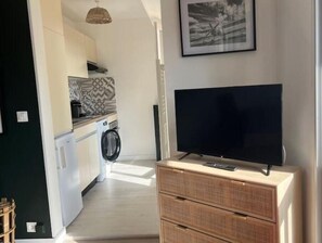 Interior - Sur la Plage / Enjoy the Beach (Cabourg)