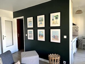 Interior - Sur la Plage / Enjoy the Beach (Cabourg)