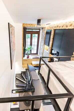 1 soverom, skrivebord, strykejern/-brett og wi-fi (inkludert)