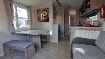 Chalet | Cuisine privée | Réfrigérateur, micro-ondes, four, plaque de cuisson