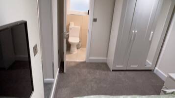 4 bedrooms, iron/ironing board, travel crib, free WiFi