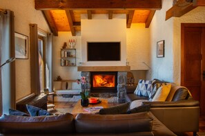 Smart TV, fireplace, video games
