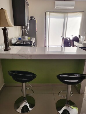 Fridge, microwave, oven, stovetop - Condominio en Santa Rosa de Copan (Santa Rosa de Copán)