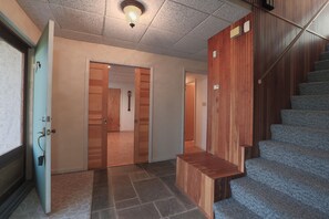 Interior - Spacious Lake House - Eagles Mere (Eagles Mere)