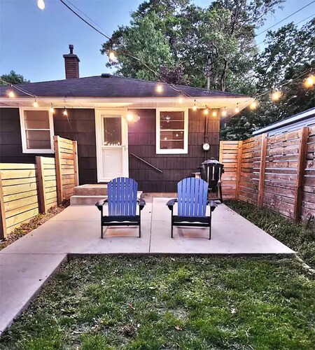 Cozy 2 BR House Pet Friendly  Prime Location 