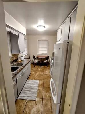 Private kitchen - Cozy 2 BR House Pet Friendly Prime Location (Saint Paul)
