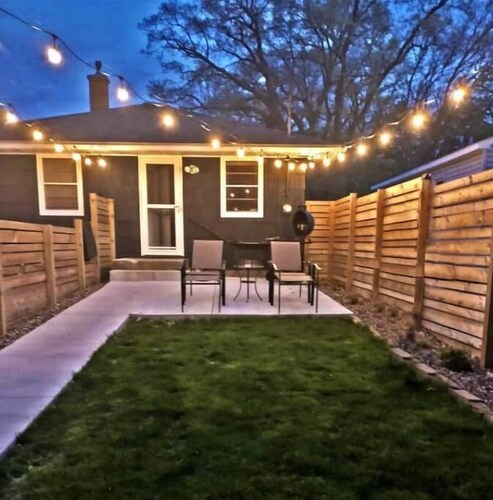 Cozy 2 BR House Pet Friendly  Prime Location 