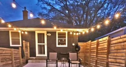 Cozy 2 BR House Pet Friendly Prime Location