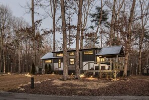 Exterior - Sweet Dee's Tiny Home (Monteagle)