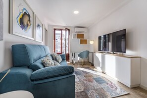 Smart TV - Nomad's Lux - 1BDR The Silent Nest in Bonfim (Porto)