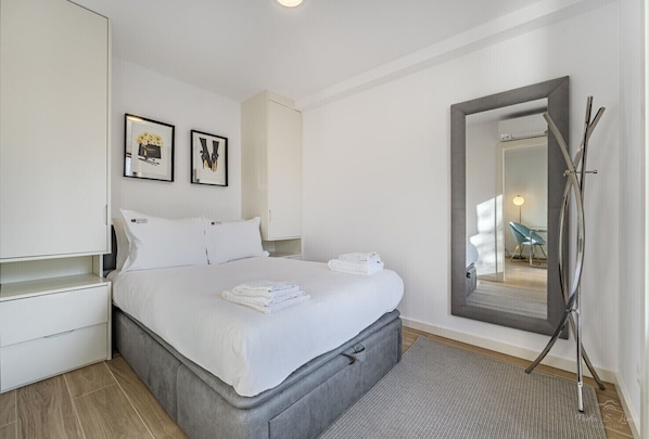 1 chambre, fer et planche à repasser, accès au Wi-Fi (inclus)