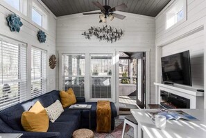 Fireplace - Mac's Lodge Tiny Home (Monteagle)