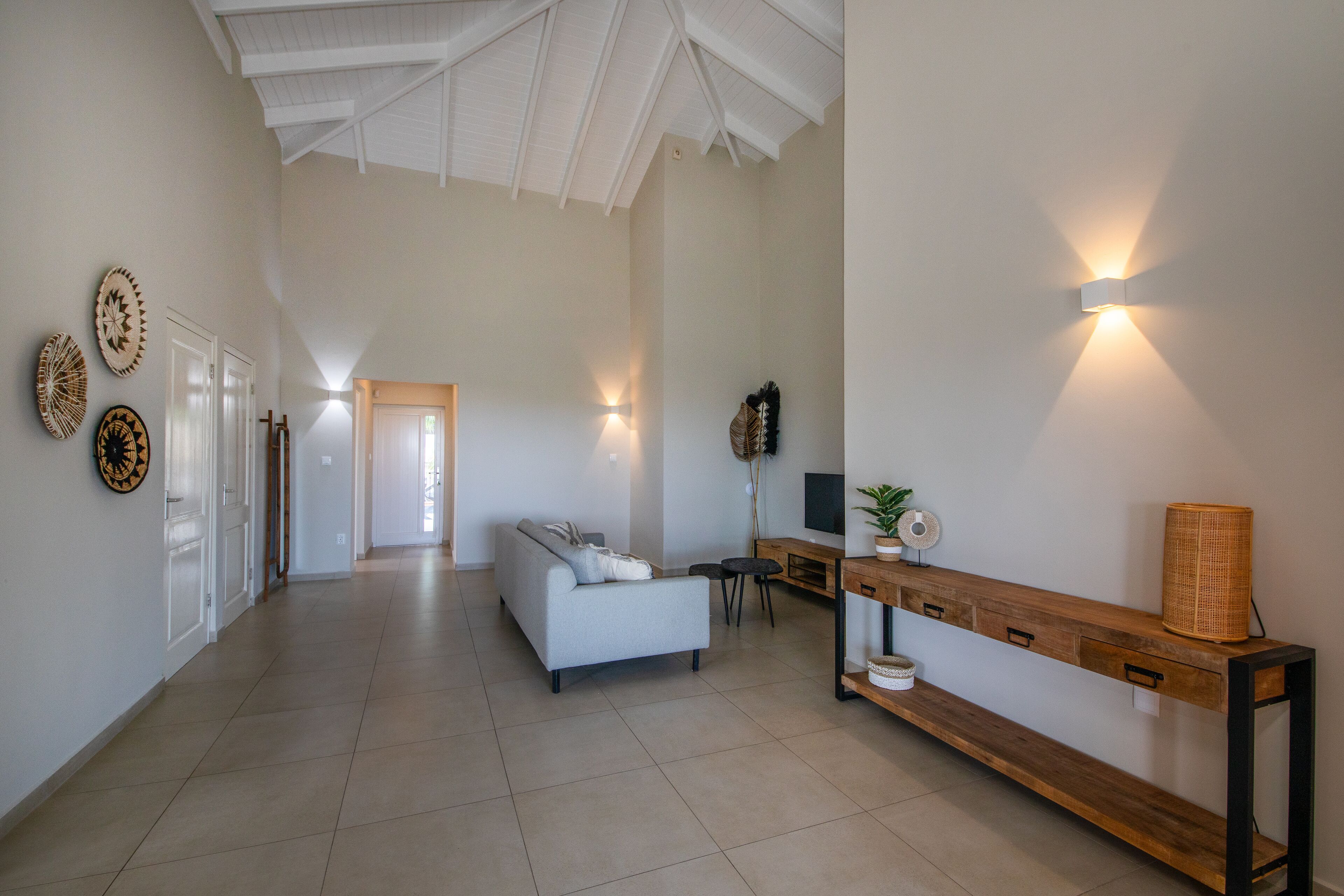 Deluxe Penthouse | Living area | 20-inch flat-screen TV with digital channels, toys, streaming services