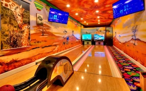 Interior - Iconic Bowling Villa, Lakeside Views, sleeps 40 (Kissimmee)
