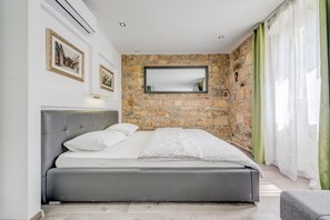 Iron/ironing board, free WiFi, bed sheets - Luxury Room Ana 1 in the Heart of Split (Split)