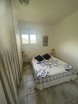 1 slaapkamer, een strijkplank/strijkijzer, gratis wifi