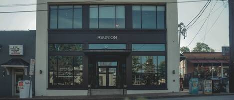 Vista frontal de la propiedad