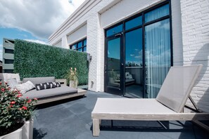 Suite – premium, flere senger, balkong, byutsikt | Balkong