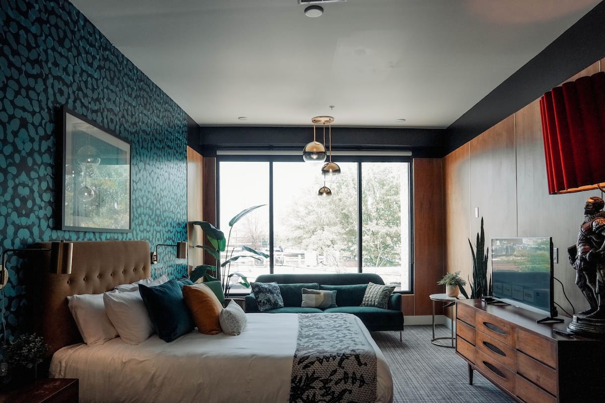 Premium Room, 1 King Bed, City View | 1 bedroom, premium bedding, in-room safe, individually decorated