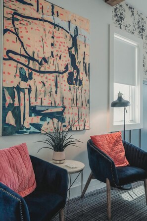 Rom – premium, 1 kingsize-seng, badekar, byutsikt | Sengetøy av topp kvalitet, safe på rommet og individuelt dekorert