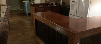 Aunt Minnie's Peabody Flat near Mountain View's Historic Courthouse Square