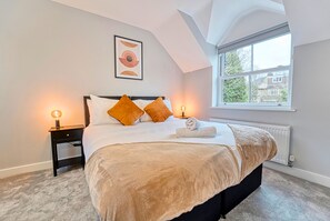 3 chambres, fer et planche à repasser, Wi-Fi, draps fournis