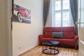Economy Twin Room | Free WiFi, bed sheets - Pleasant 3BR shared Apt-WienerStadthalle (Vienna)