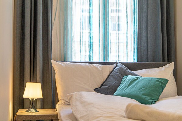 Basic Room | Free WiFi - Pleasant 3BR shared Apt-WienerStadthalle (Vienna)