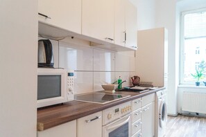 Shared kitchen - Pleasant 3BR shared Apt-WienerStadthalle (Vienna)