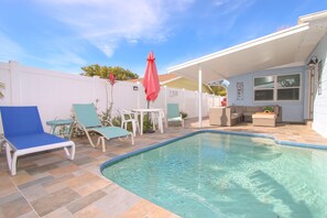 حمّام سباحة خارجي، حمّام سباحة مُدفَّأ