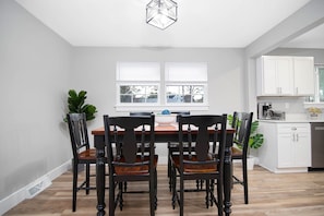 Dining - Spacious family friendly work play haven! Ideal for traveling workers! Near Fuse (Gastonia)