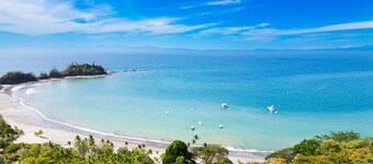 Families&Couples Deluxe Ocean-View Apt 2min walk Mantas Beach 1.5hr from SanJose