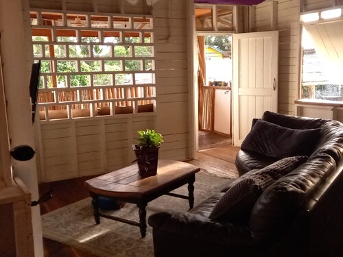 Cozy & Spacious 2 bedroom apartment in the heart of Bocas del Toro