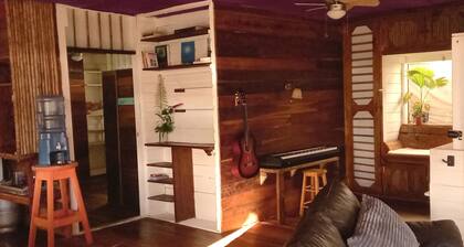Cozy & Spacious 2 bedroom apartment in the heart of Bocas del Toro