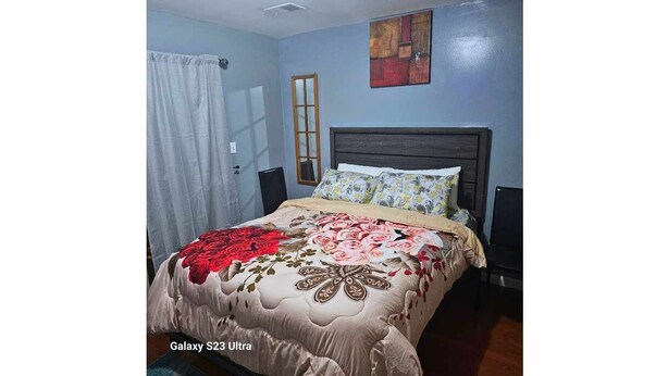 Rom – comfort, 1 queensize-seng, byutsikt | Skrivebord, strykejern/-brett, wi-fi (inkludert) og individuelt dekorert