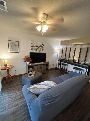 Living area - Be Our Guest! (Boone)